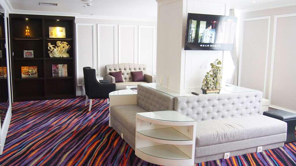 Golden Tulip Legacy Surabaya Hotel Restaurant photo