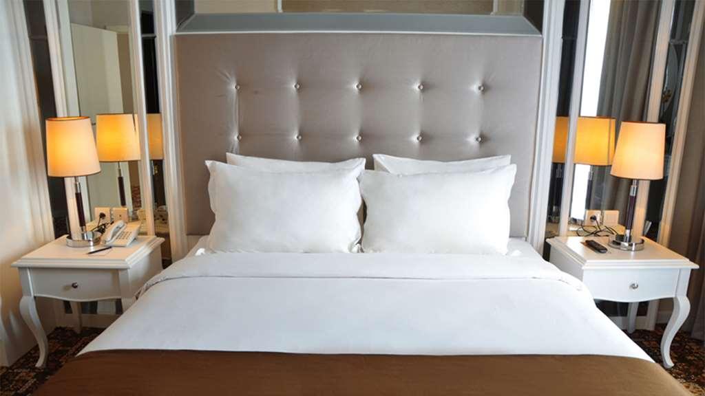 Golden Tulip Legacy Surabaya Hotel Room photo