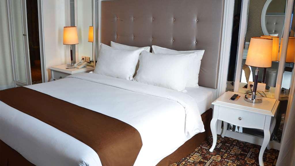Golden Tulip Legacy Surabaya Hotel Room photo