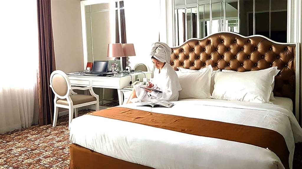 Golden Tulip Legacy Surabaya Hotel Room photo