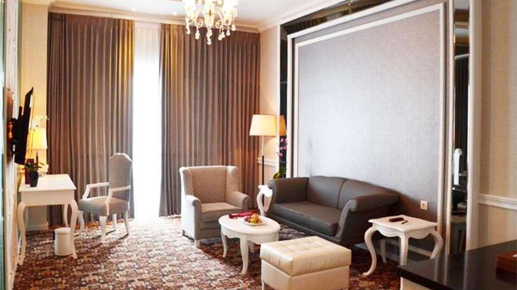 Golden Tulip Legacy Surabaya Hotel Room photo