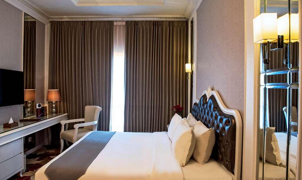 Golden Tulip Legacy Surabaya Hotel Room photo