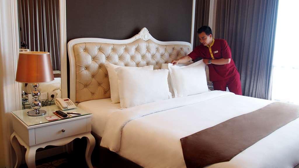 Golden Tulip Legacy Surabaya Hotel Room photo