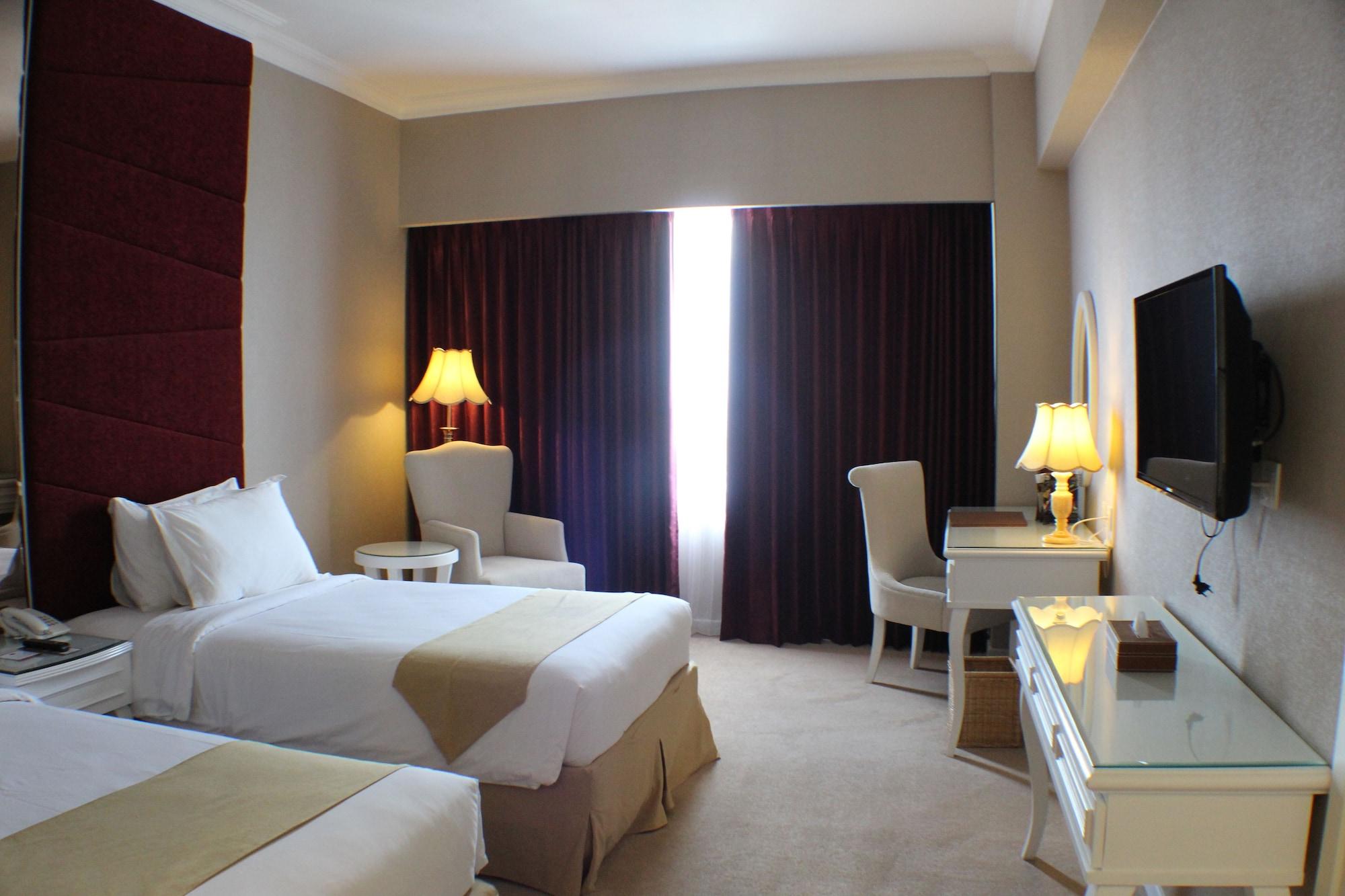 Golden Tulip Legacy Surabaya Hotel Exterior photo