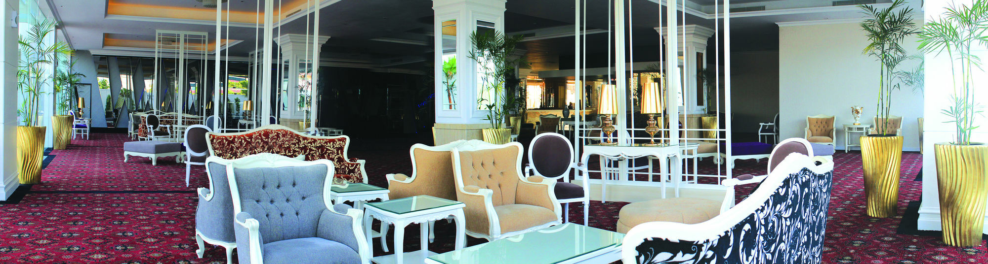 Golden Tulip Legacy Surabaya Hotel Exterior photo