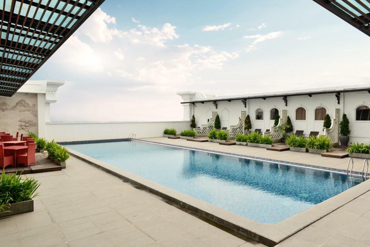 Golden Tulip Legacy Surabaya Hotel Exterior photo